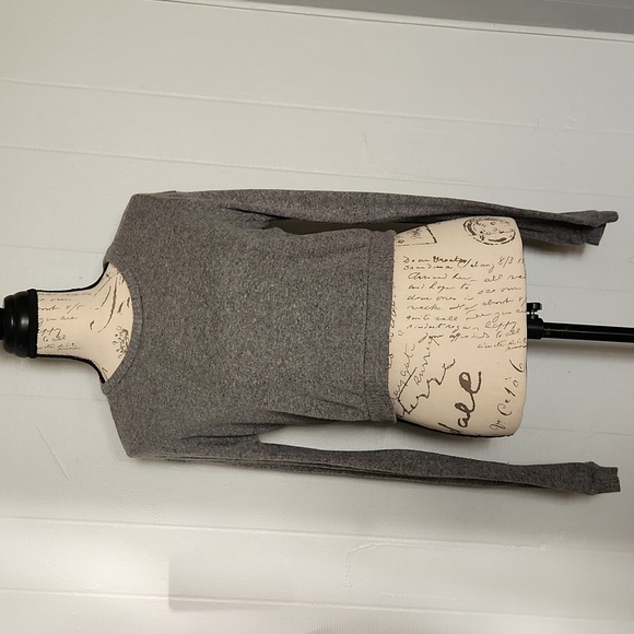 Brandy Melville Gray Long Sleeve Crop Top - Picture 1 of 8